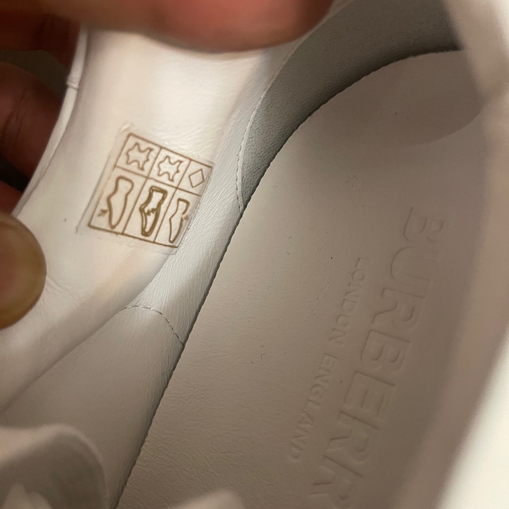 Burberry White Sneakers Minimalist Design - Picture 9 of 15